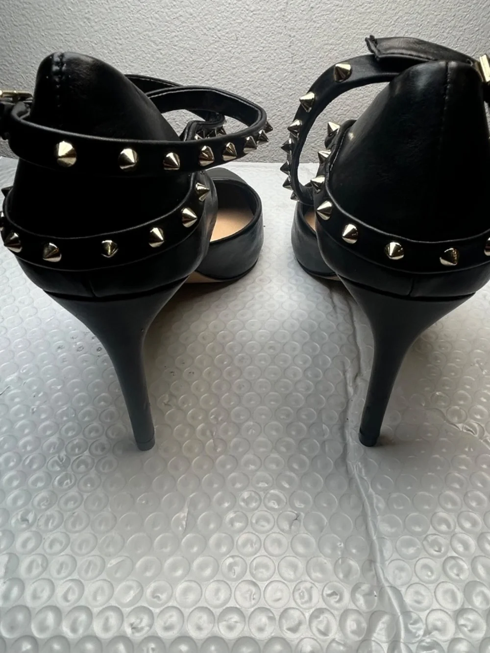JLo Jennifer Lopez Pointed-Toe Pumps Women's Sz 9M Black Studed Strap High Heels